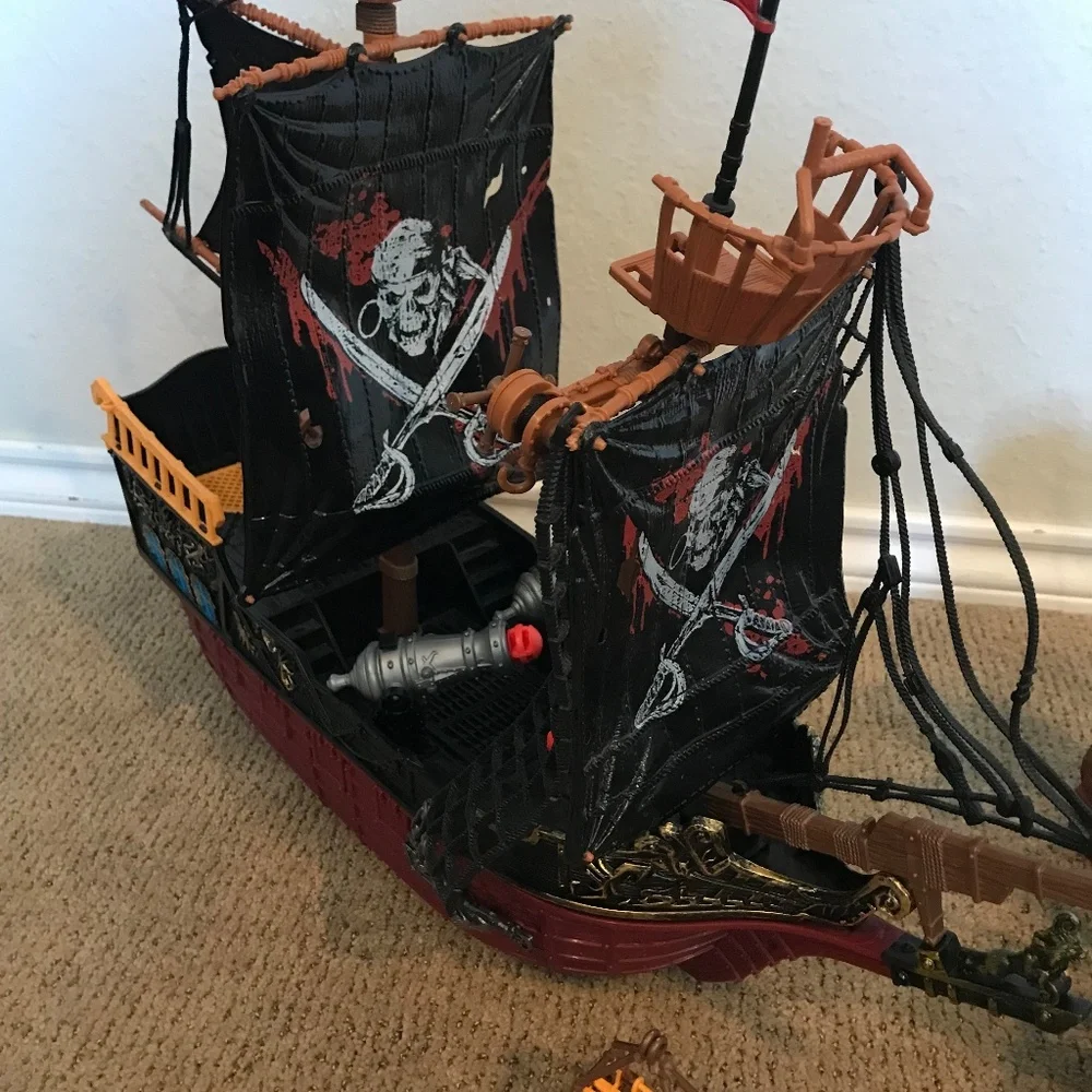 True Heroes Pirate Ship and Action Figure Toy Lot